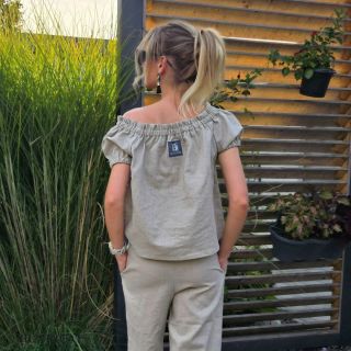 Ľanové tričko Ixia 🦋🦋🦋 💛 Voľný strih v kombinácii s romantickým dizajnom a pružnou gumičkou okolo výstrihu. 💛 Jemne...